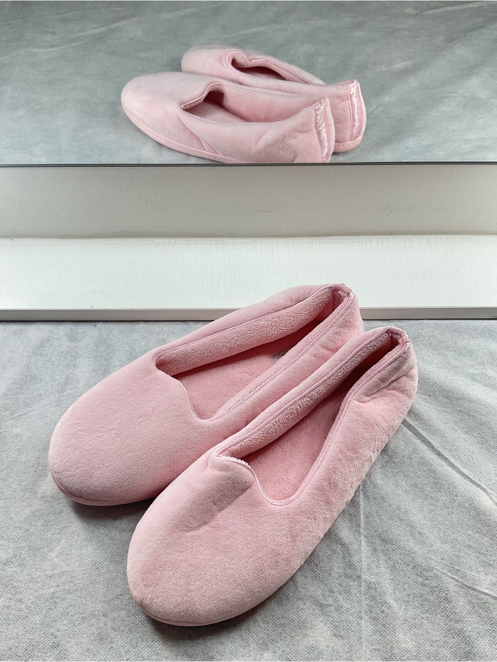 Dearfoams Rachel Velour Closed Back Pink Plush Slippers Barbiecore Coquette Chic